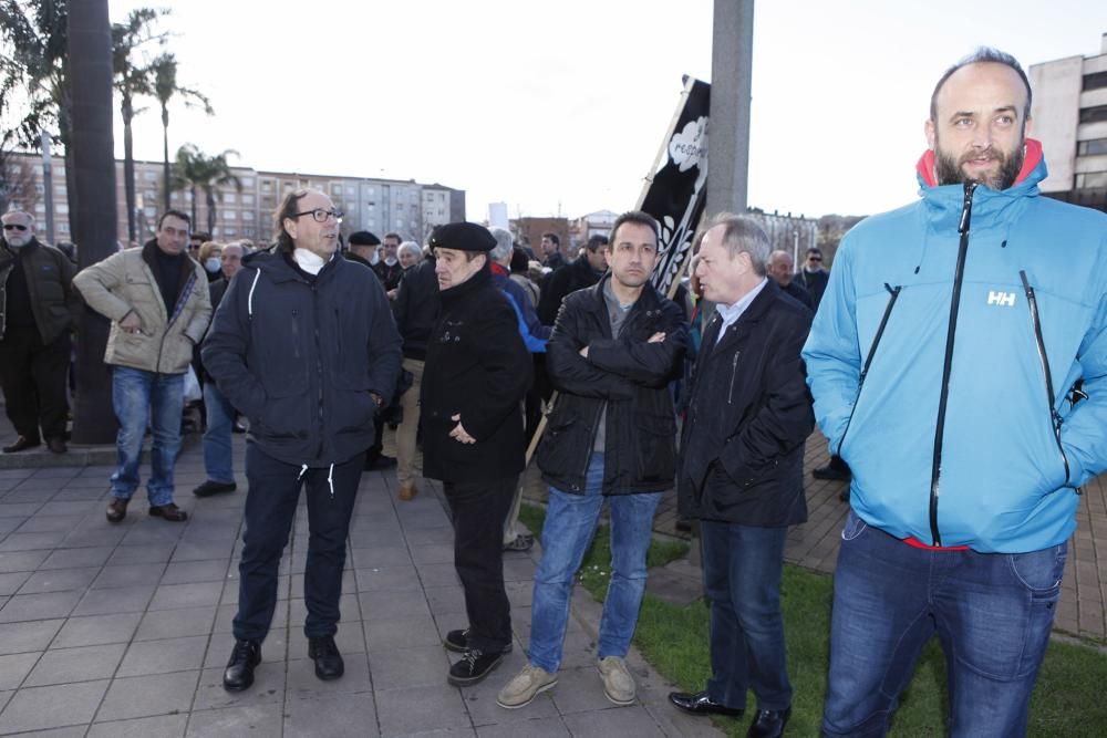 Concentración por un aire limpio frente a la sede de la EMA antes de la reunión de la Comisión de Seguimiento