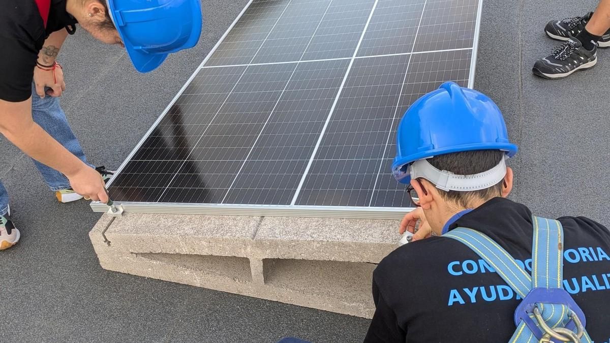 Estudiantes de Tenerife desarrollan un sistema inteligente para el uso sostenible del agua y la energía