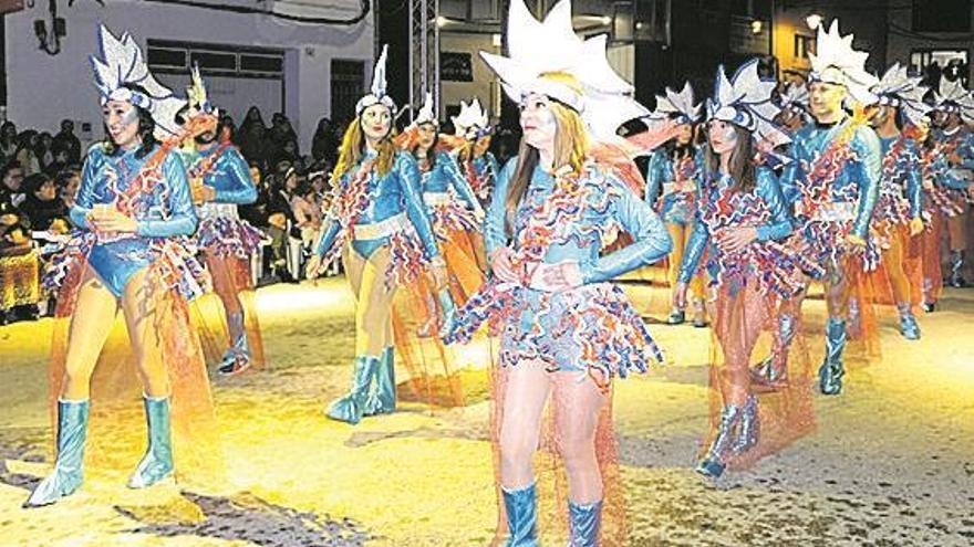 La fantasía de las collas centra el día grande de la fiesta en Alcalà de Xivert