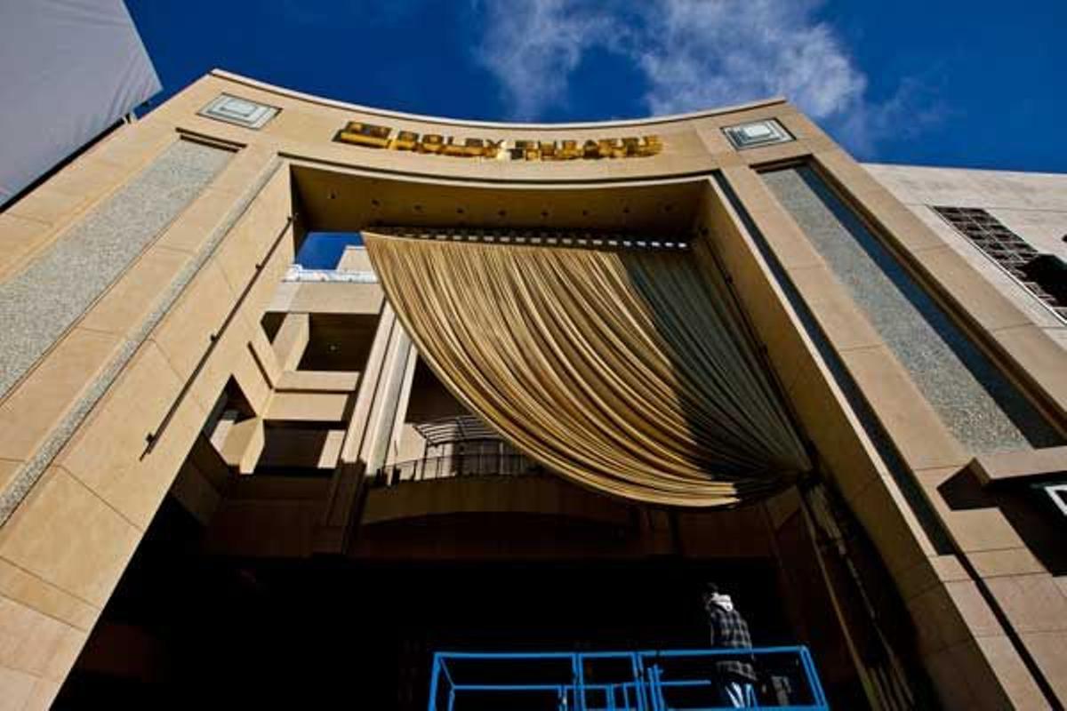 La puerta principal del Dolby Theatro ya está preparada para la 85 edición de los Óscar.