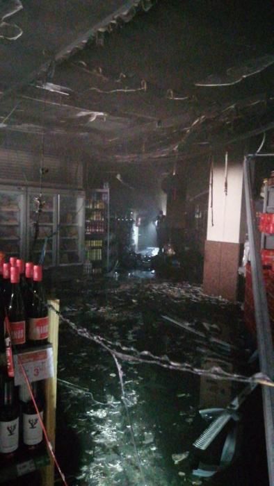 Incendi d'una màquina de neteja i afectacions a un supermercat de Palamós