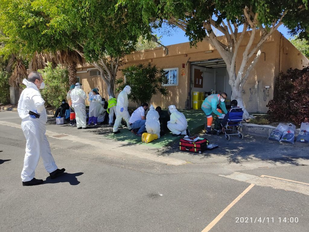 Asistencia en Tenerife a los migrantes rescatados al sur de El Hierro