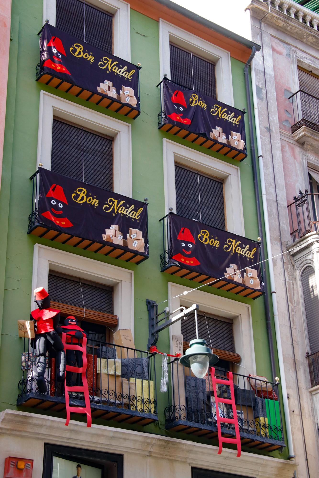 La Navidad se cuela por los balcones de Alcoy