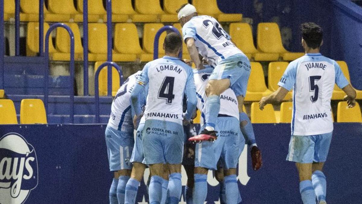 El Málaga celebrando su gol