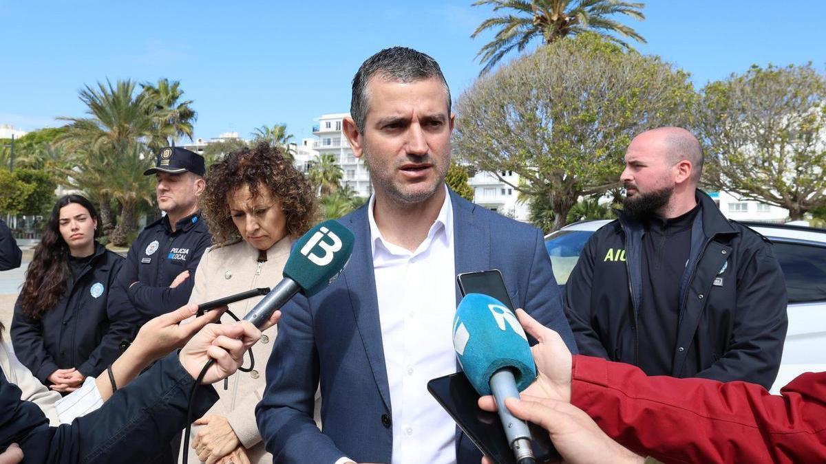 El alcalde de Sant Antoni, Marcos Serra, durante la rueda de prensa.