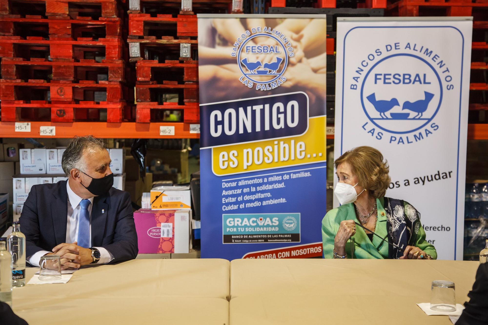 La Reina Sofía conoce el trabajo del Banco de Alimentos de Las Palmas de Gran Canaria