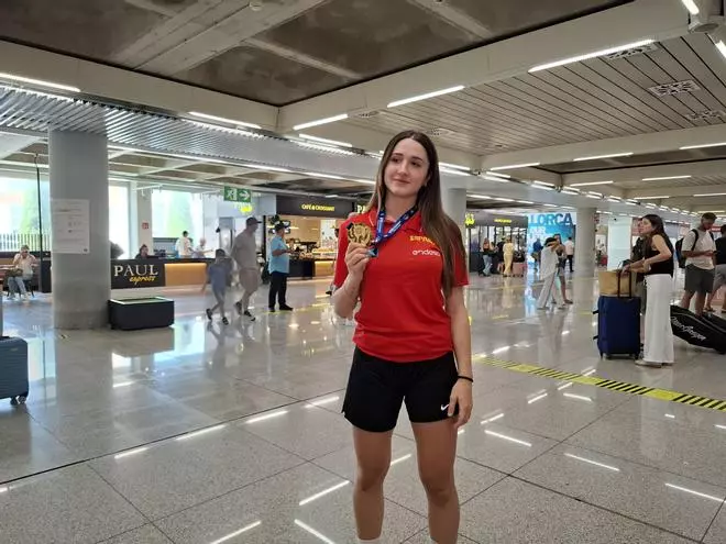 La joya del baloncesto Marta Llompart culmina un año de ensueño con el oro europeo y mira a Houston: "Debo seguir trabajando porque quiero conseguir más cosas"