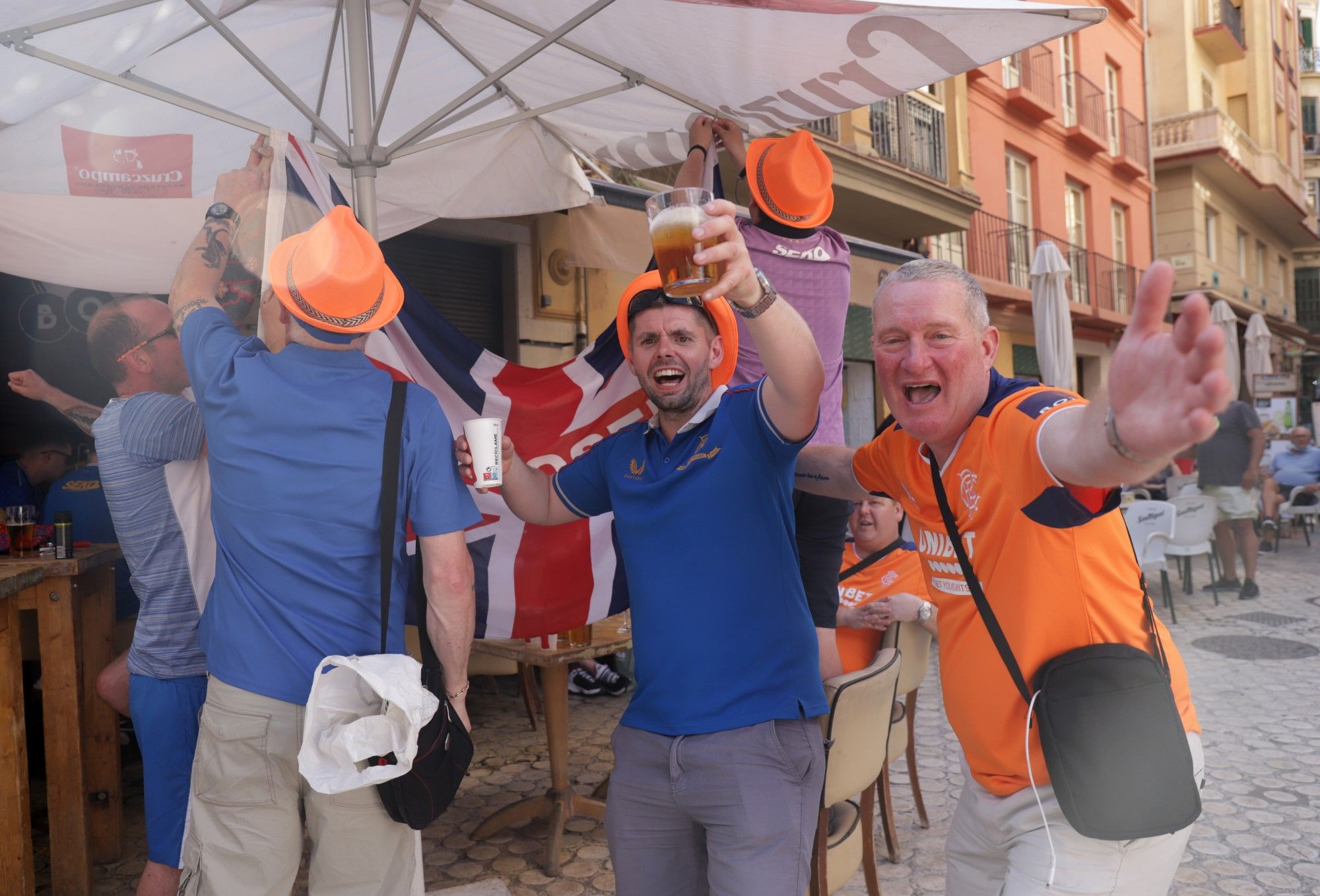 Aficionados del Rangers en el Centro de Málaga antes de disputar la final de la Europa League en Sevilla