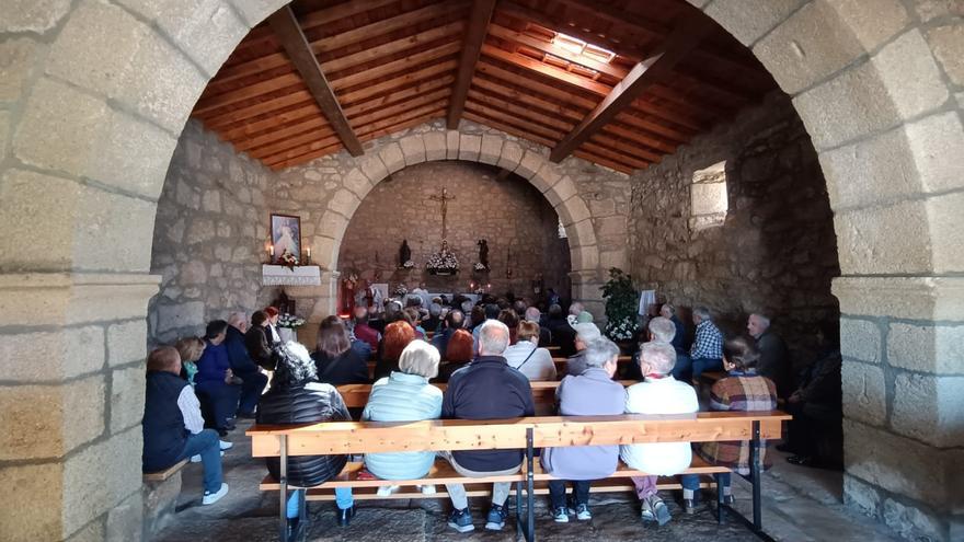 Honores a San Albín y &quot;respetos&quot; al papa Francisco