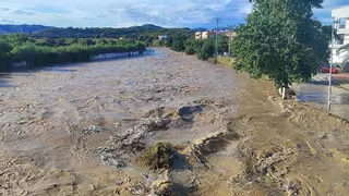 Reactivada la recerca de dues persones que haurien caigut al riu Foix a Cubelles
