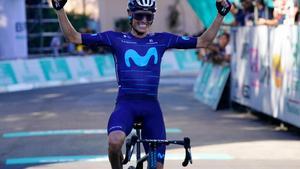 Enric Mas celebra, tras ganar el Giro de Emilia, su primera victoria de la temporada.