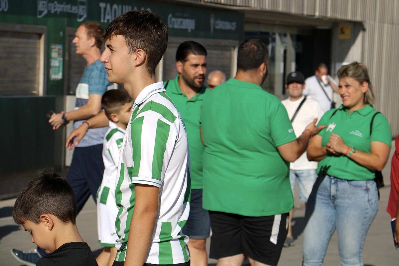 El inicio de la venta libre para el Córdoba CF-Real Betis en imágenes
