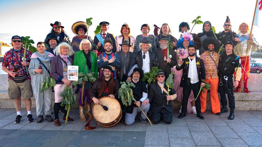 En pleno ensayo de las comparsas del Entroido: &quot;O nóso é sobre todo cantar, facer letras con gracia e cañeras&quot;