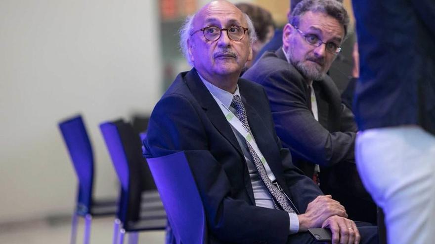 Renato Valdés, en primer término, y Sergi Vidal, ayer durante su ponencia en Oviedo.