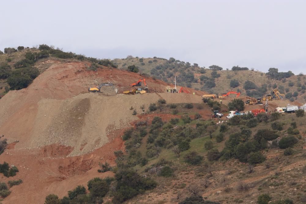 Llegada de las máquinas perforadoras a Totalán para continuar con el rescate de Julen