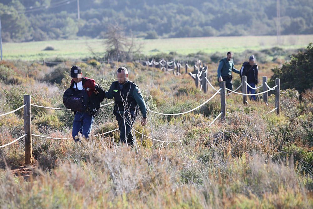 La Guardia Civil busca a los inmigrantes que han llegado a Ibiza