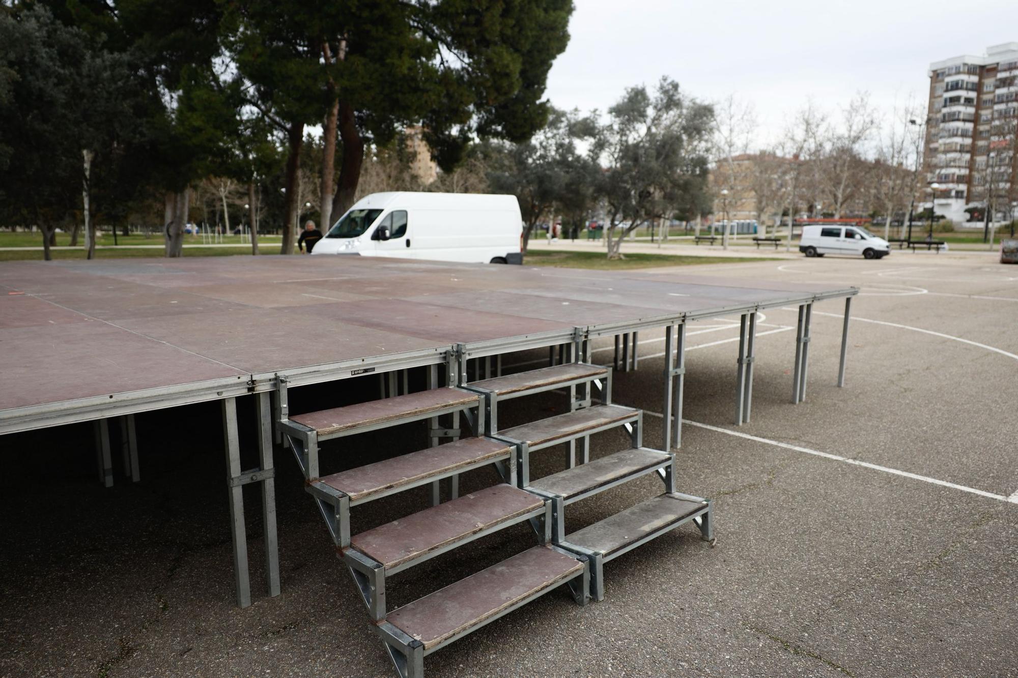 Preparativos de la Cincomarzada en el parque Tío Jorge de Zaragoza