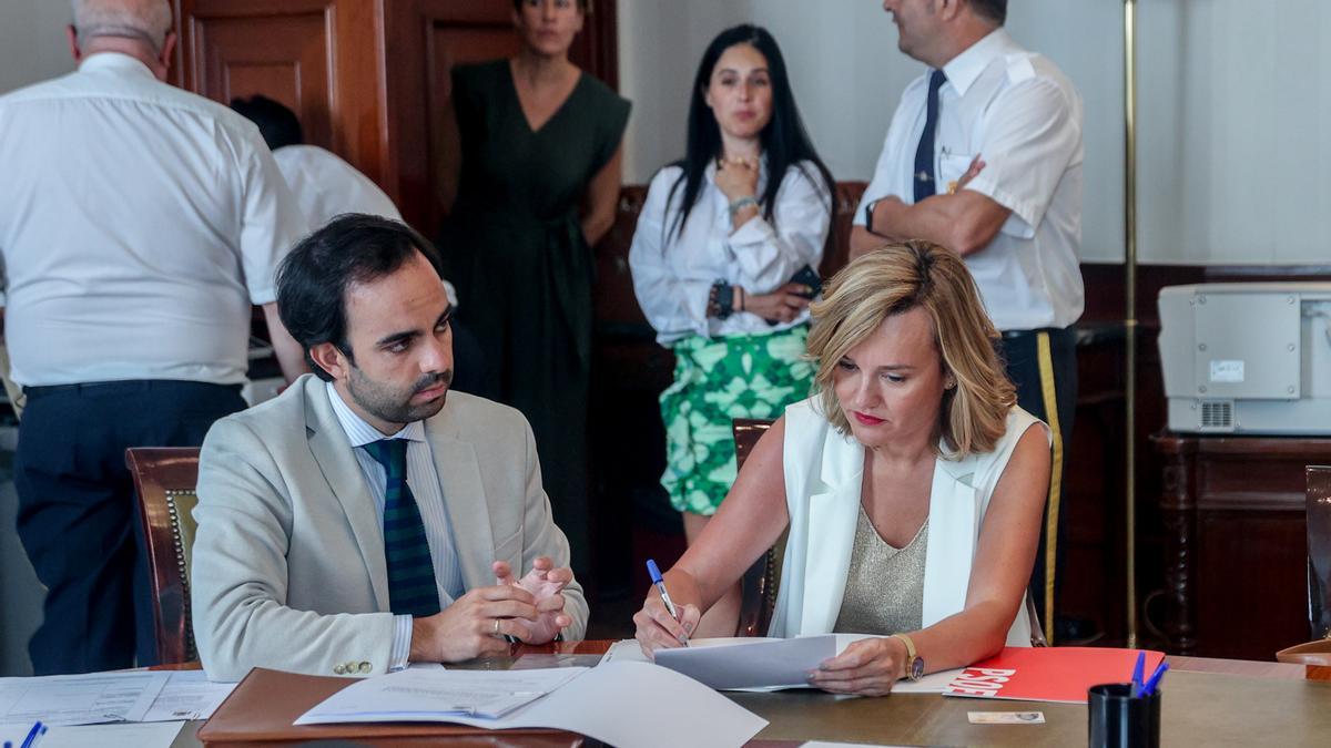 Pilar Alegría recoge su credencial como diputada en el Congreso.