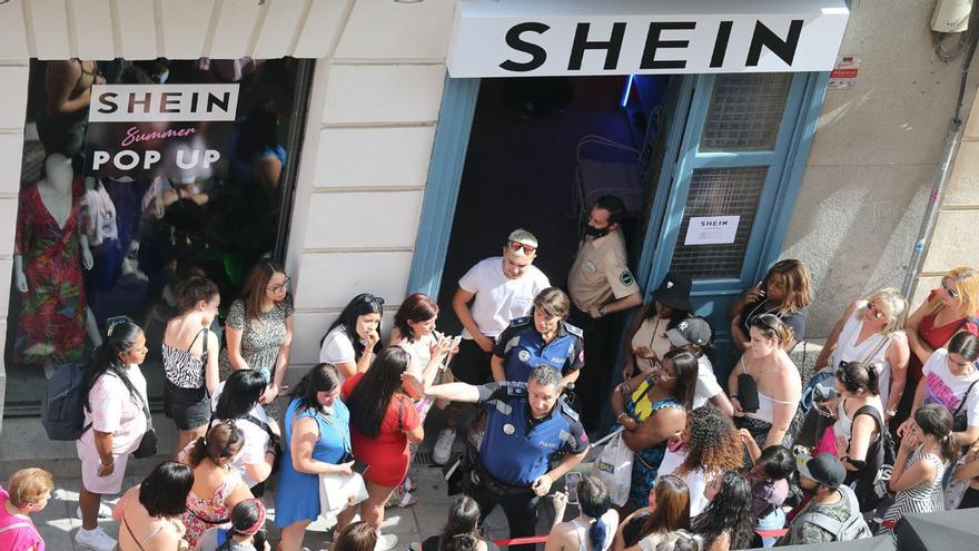 El éxito de la tienda efímera de Shein en Madrid obliga a sus responsables a limitar la entrada: 720 personas al día