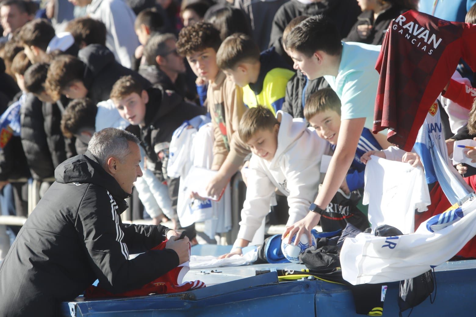 Entrenamiento a puerta abierta del Real Zaragoza en La Romareda (04/01/2023)