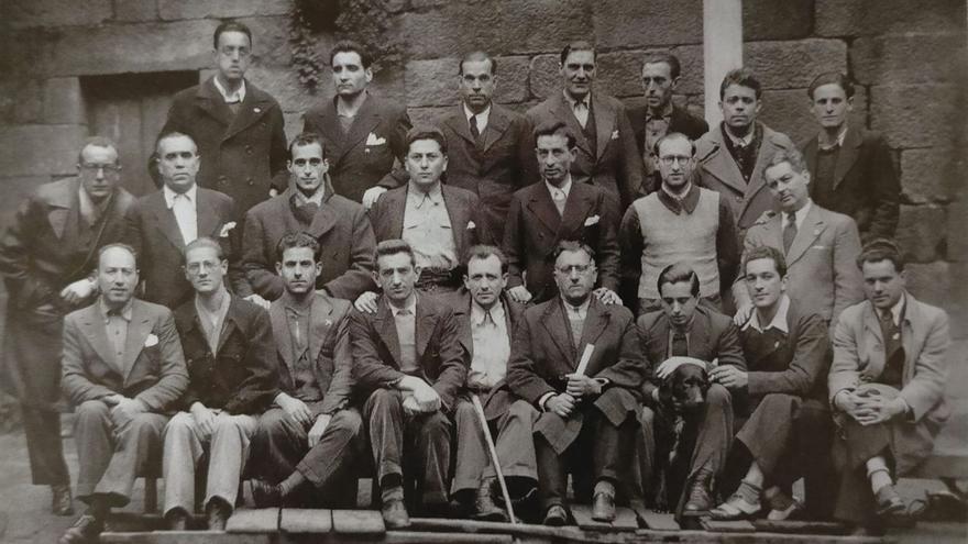 Reclusos de la prisión central de Celanova, entre ellos, Ángel Santos, tercero por la derecha en la fila de atrás.