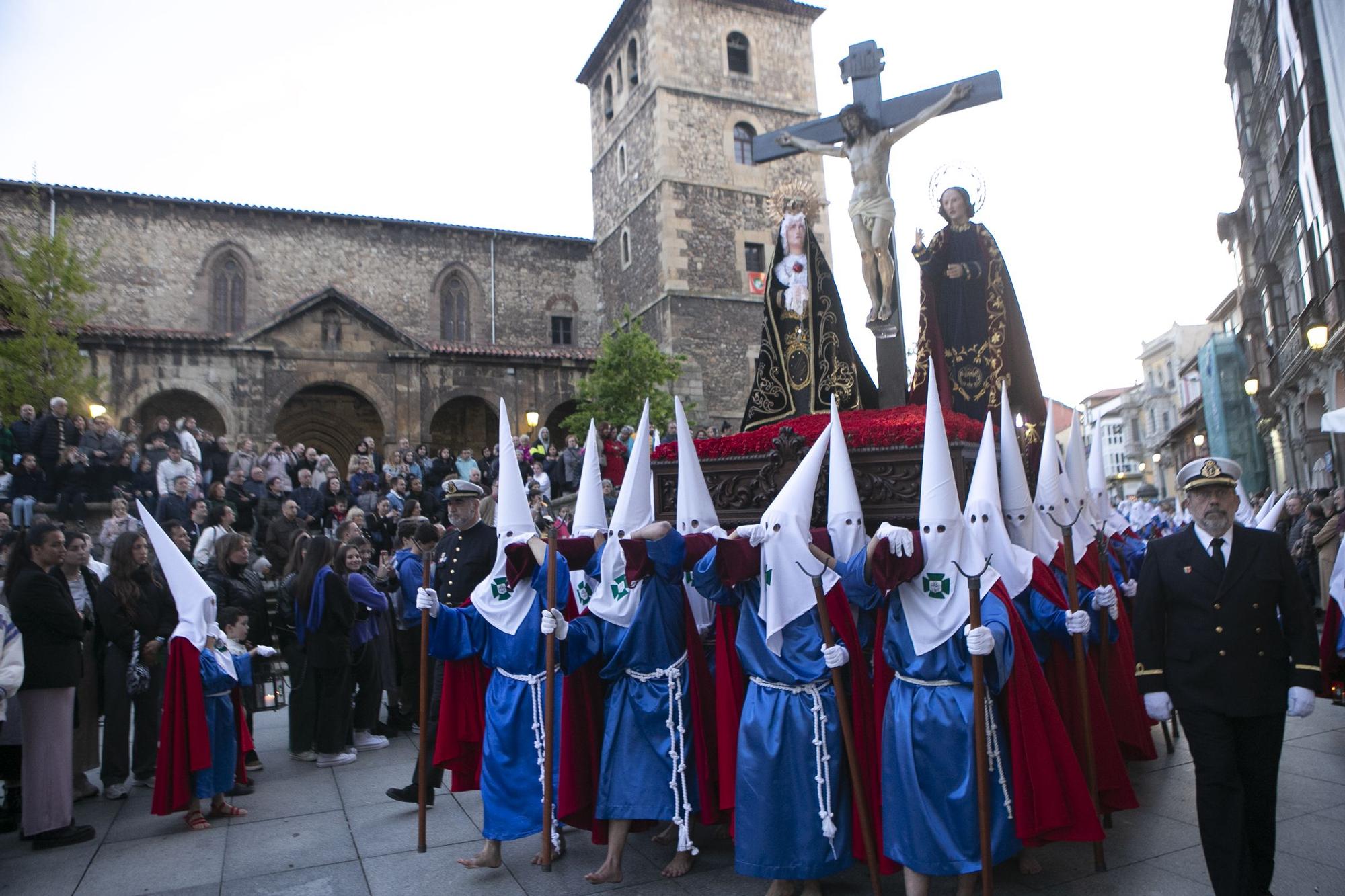 Jueves Santo en Avilés: Procesión del Silencio con los "sanjuaninos"