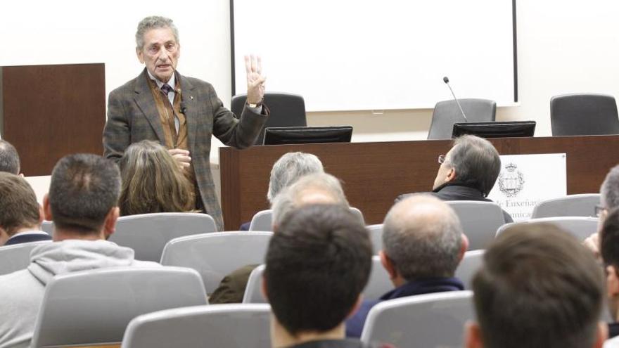 Mouriño, esta mañana en la Universidad. // J. Lores