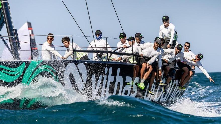 El Vithas Urbania firma un pleno de victorias y consolida su liderato en el Trofeo SM La Reina