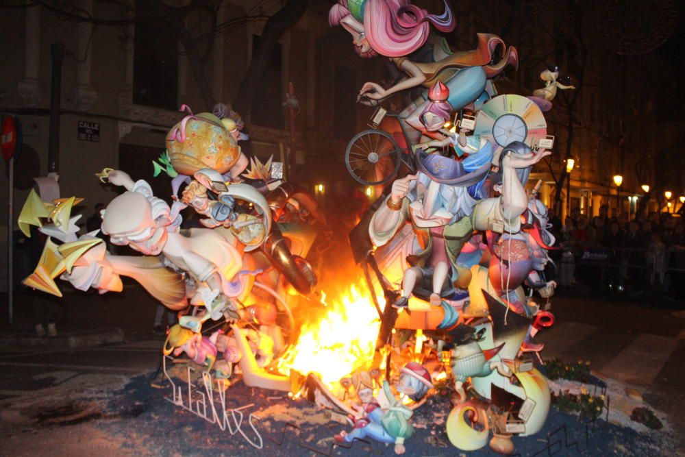 Fallas 2019: Cremà de Maestro Gozalbo, mejor falla infantil de Especial de 2019