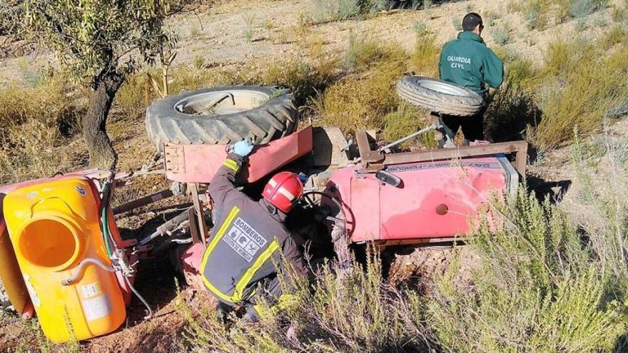 El tractor siniestrado, esta mañana en Águilas.