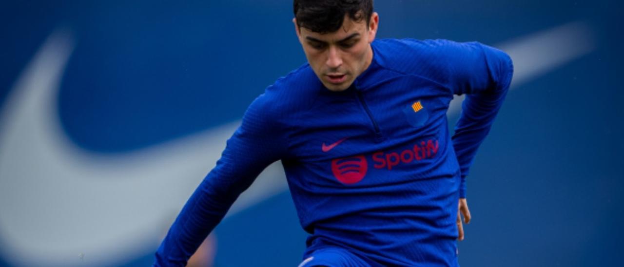 Pedri y Balde se ejercitan al margen del grupo en el primer entrenamiento con la selección