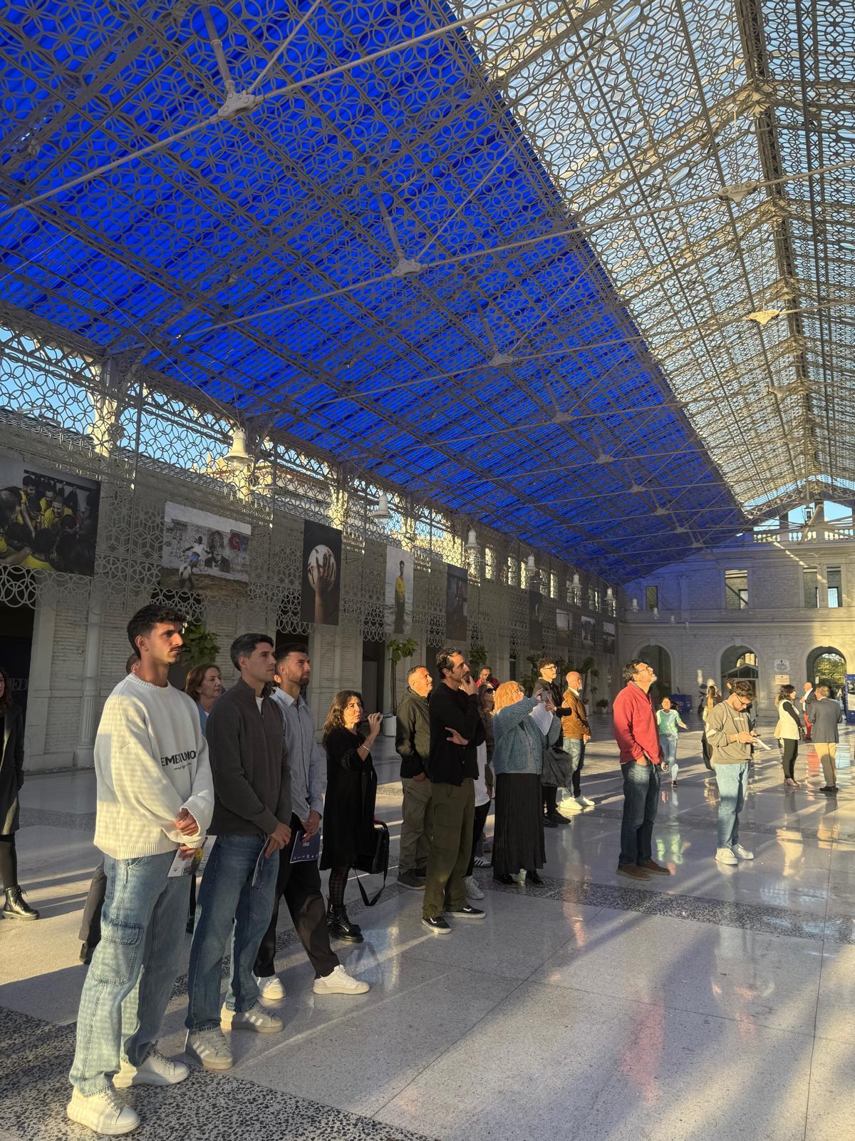 Soldevila, Colomina y Calavera, junto al resto de asistentes, durante el acto de inauguración