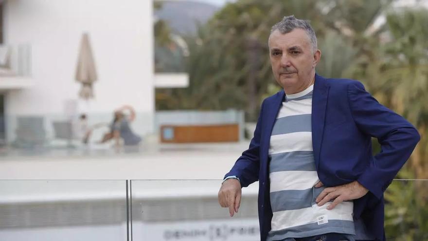 Manuel Vilas traza una hipérbole muy kafkiana