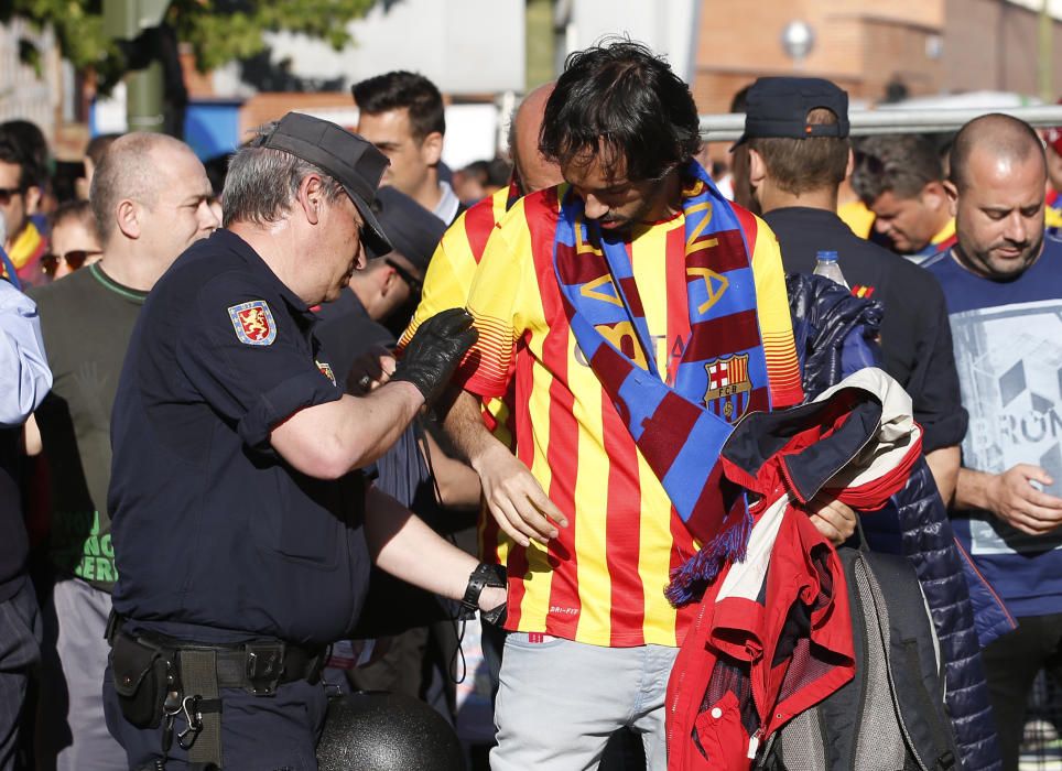 Color de las aficiones en la final de Copa Barcelona-Sevilla