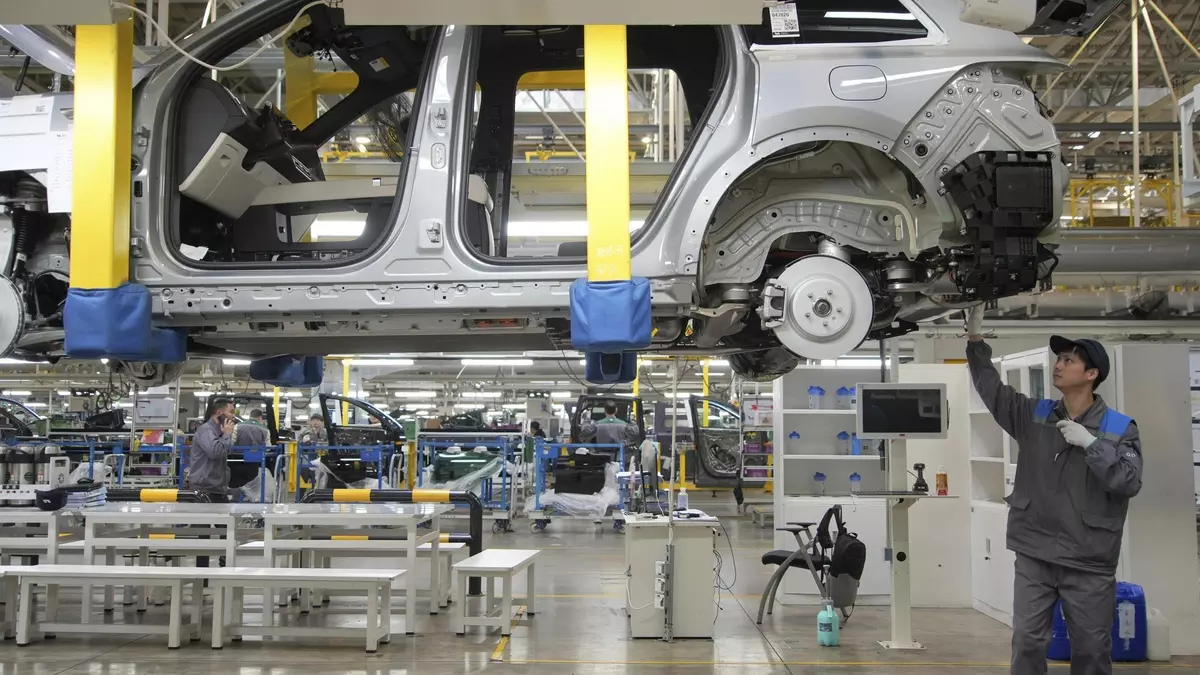 La UE empieza a aplicar aranceles provisionales a los coches eléctricos chinos
