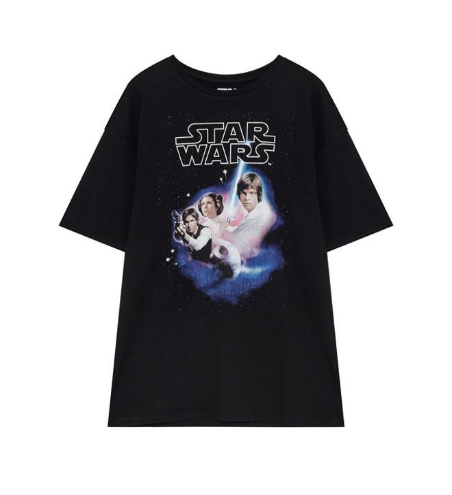 La moda se inspira en Star Wars: camiseta negra de Pull&Bear