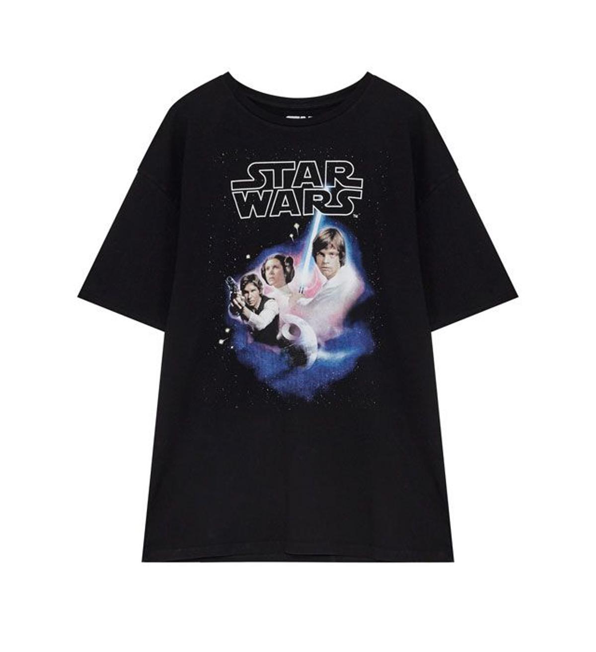 La moda se inspira en Star Wars: camiseta negra de Pull&amp;Bear