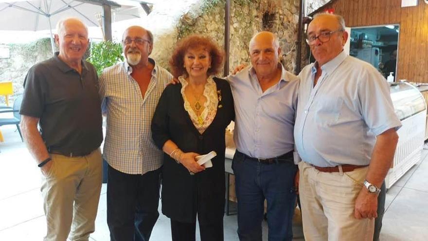 Mary Paz Pondal, en la buena compañía musical, en la comida organizada por el Centro Asturiano de Madrid