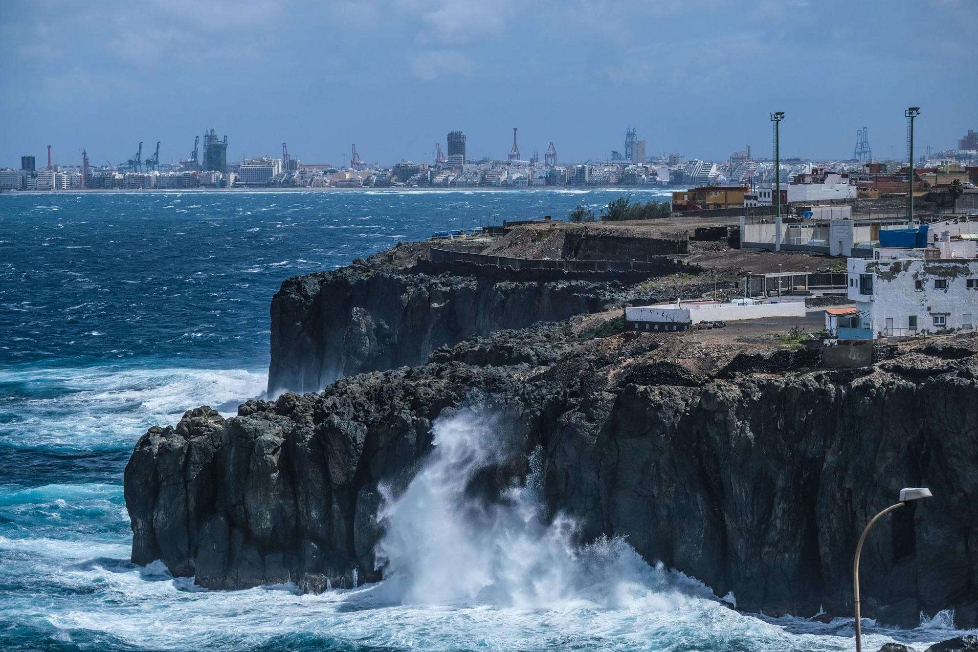 La borrasca Celia deja un temporal de viento y mar en Gran Canaria (14/02/2022)