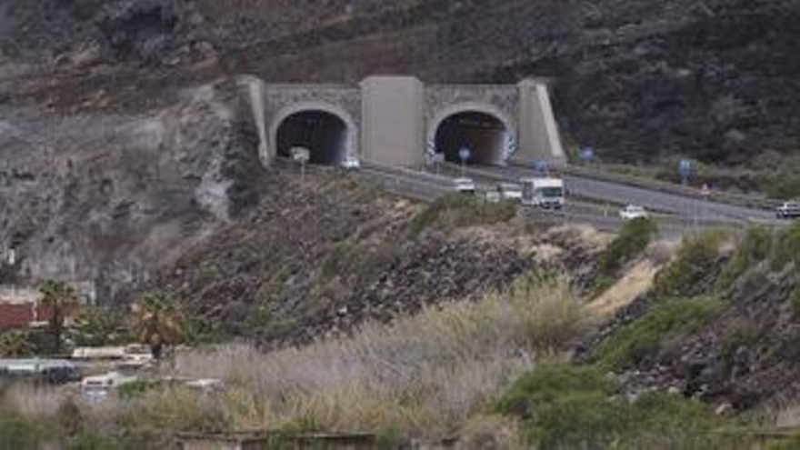 Tenerife y los dos mundos separados por los túneles de Güímar