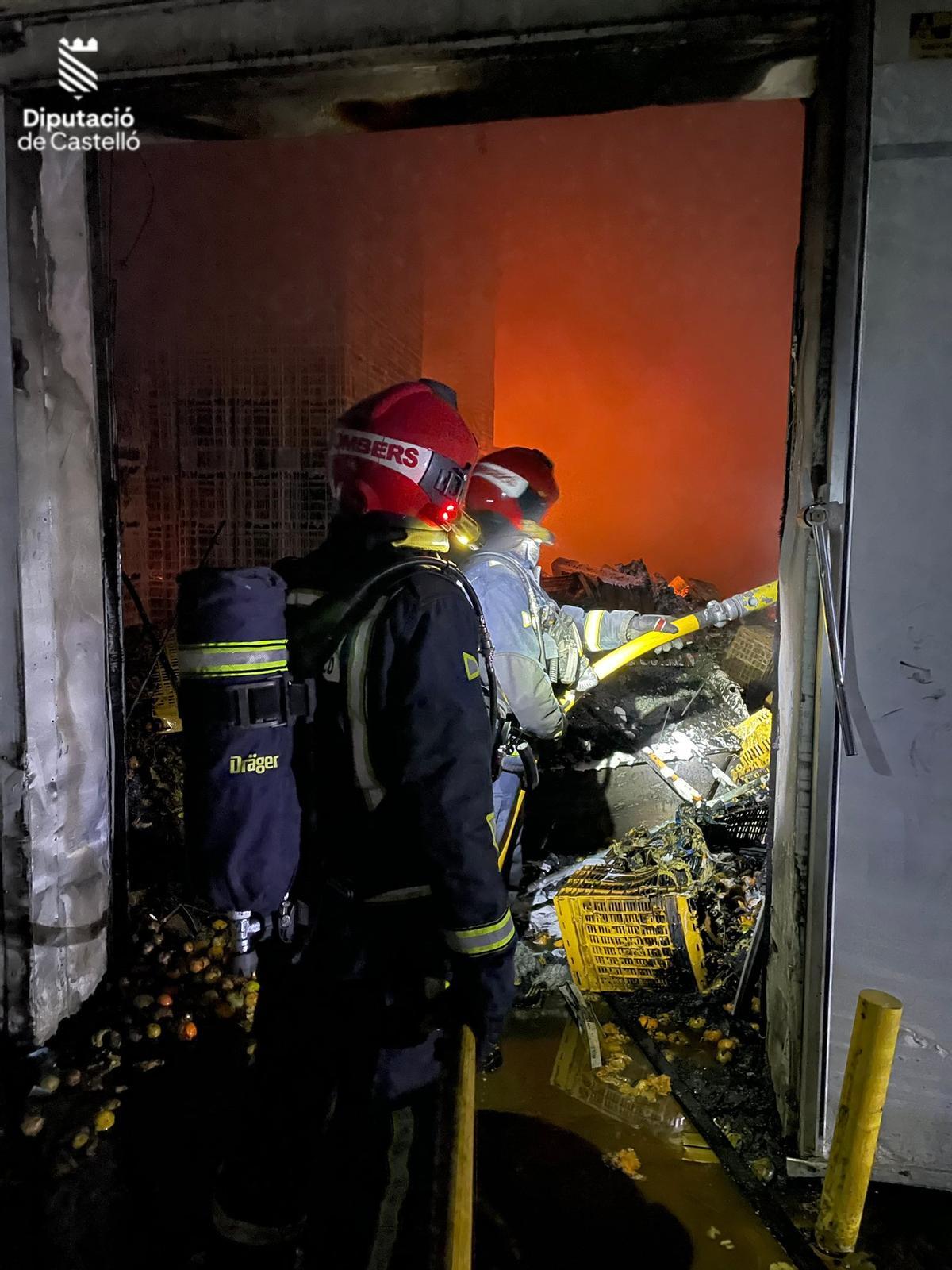 Galería de imágenes: Incendio en la Ciudad del Transporte de Castelló