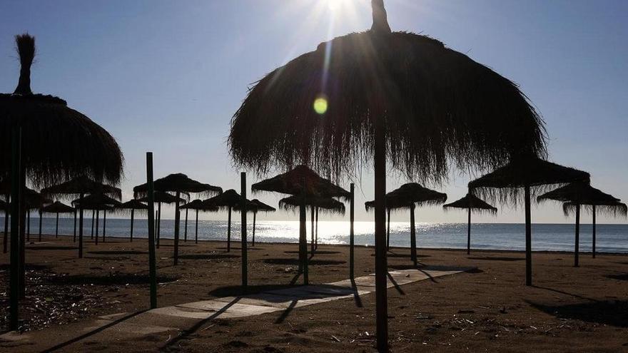 Playa Playamar en Torremolinos, cerrada debido al decreto de estado de alarma por el Covid-19.