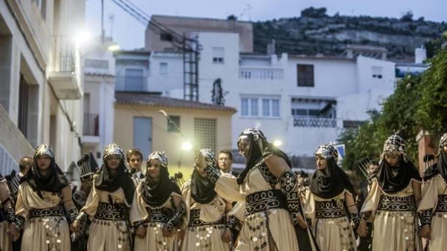 Xixona se sumerge de nuevo en el medievo durante los Moros y Cristianos de los heladeros.