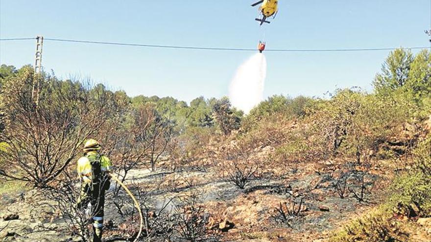 Arde una hectárea de monte junto al río Sonella