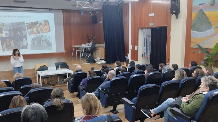 O IES Val do Tea inicia a súa Escola de Nais e Pais