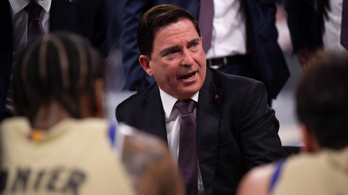 Xavi Pascual prefiere una plantilla con sólo dos extracomunitarios