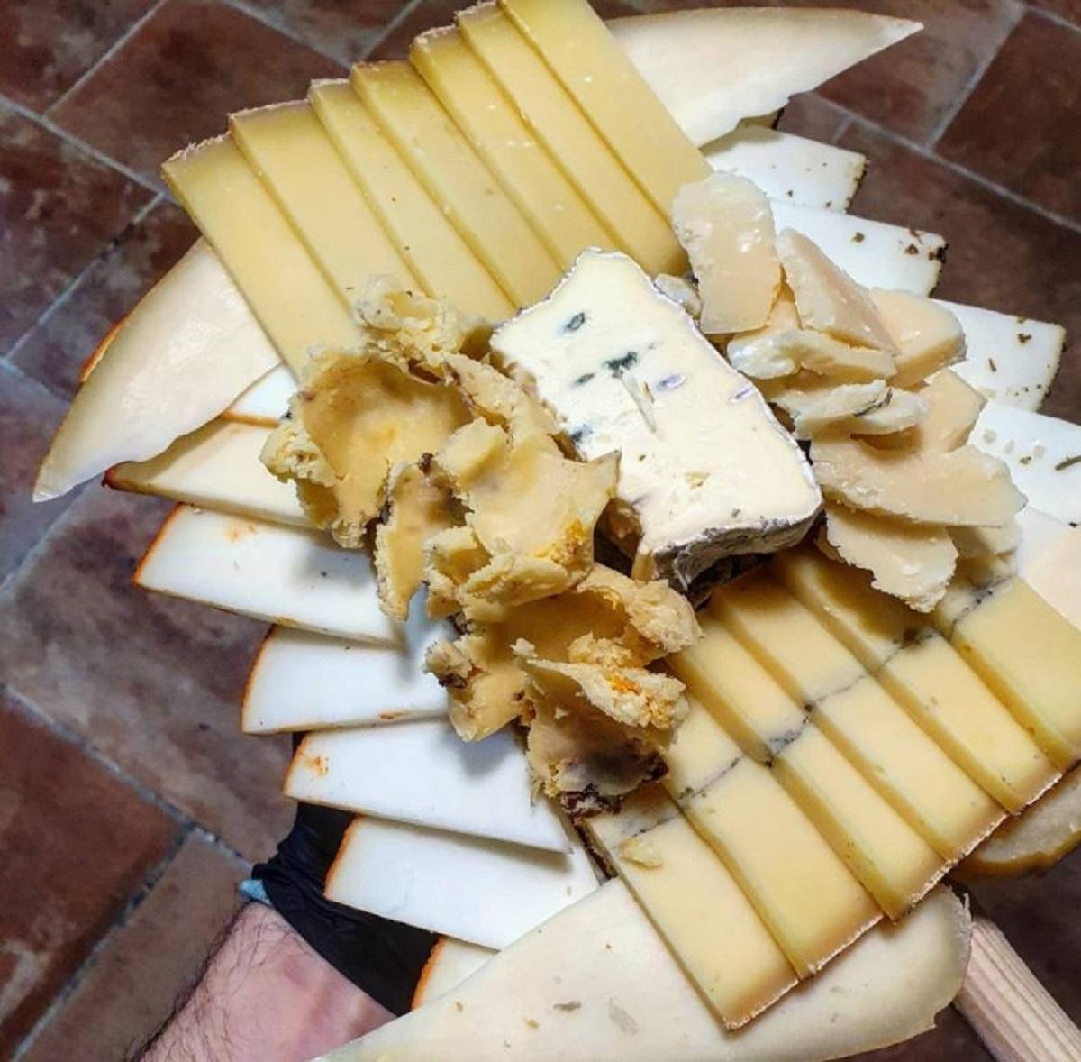 También hacen tablas (o tartas) de queso para llevar