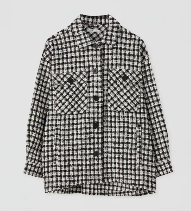 Camisa en tweed con print de cuadros  y bolsillos grandes en la parte frontal diseñada por Pull&amp;Bear