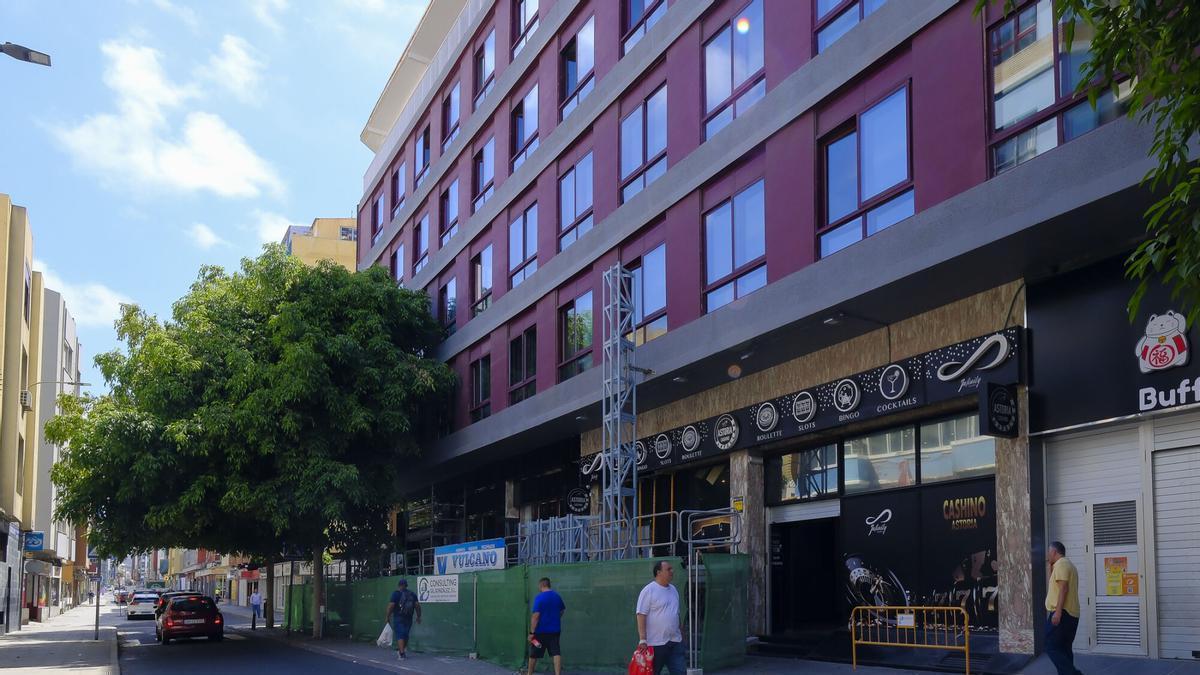 Fachada el hotel Astoria, en obras.