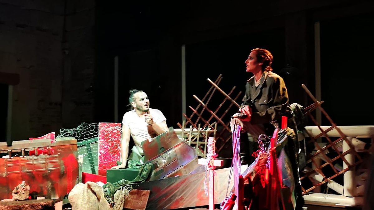 Un momento durante la representación de la obra 'Entre Líneas'
